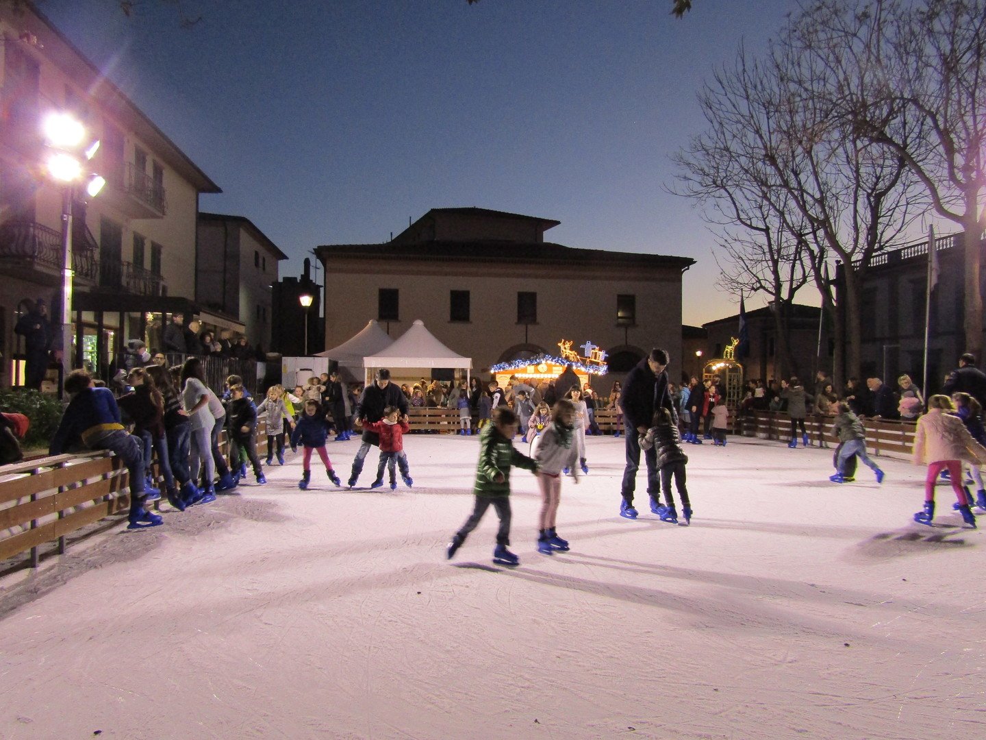 Pista di Pattinaggio sul Ghiaccio San Vincenzo - Hotel Ciritorno